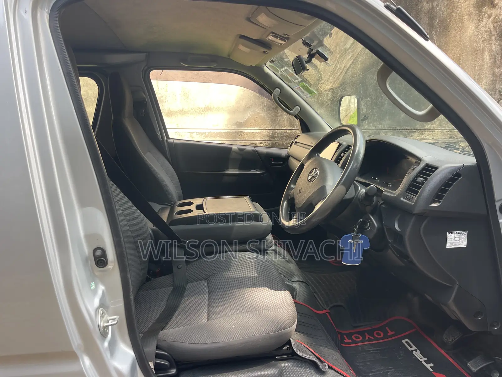 Toyota HiAce 2017 Silver