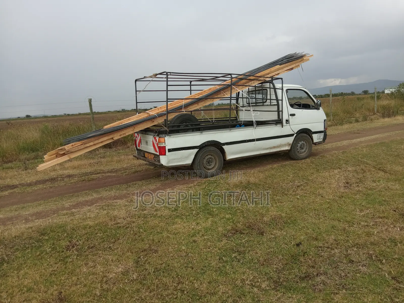 Toyota HiAce 2000 White