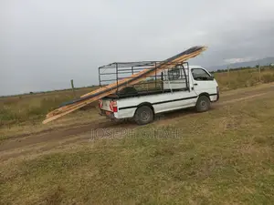 Toyota HiAce 2000 White