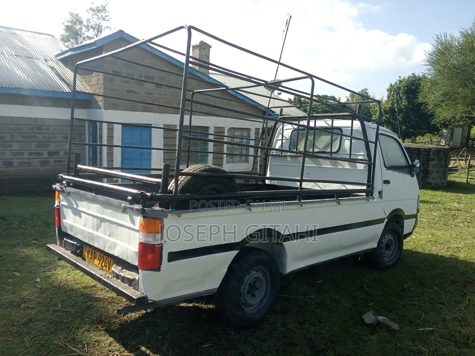 Toyota HiAce 2000 White