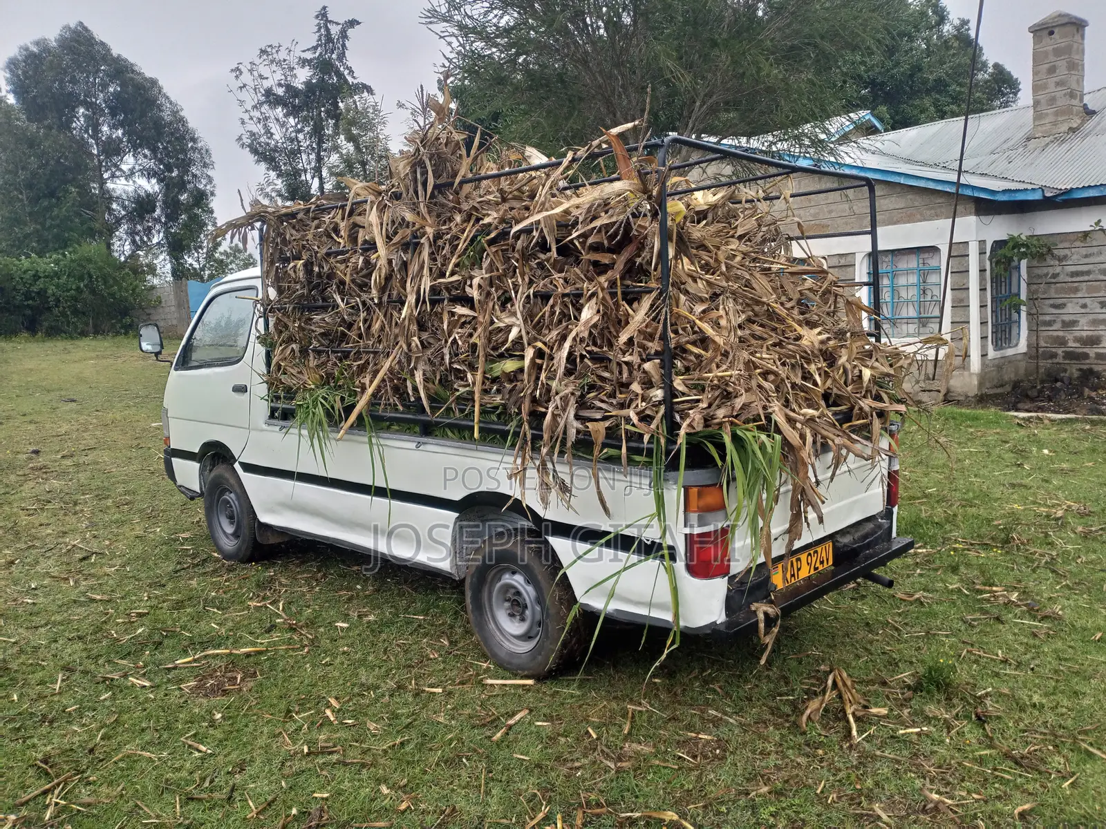 Toyota HiAce 2000 White