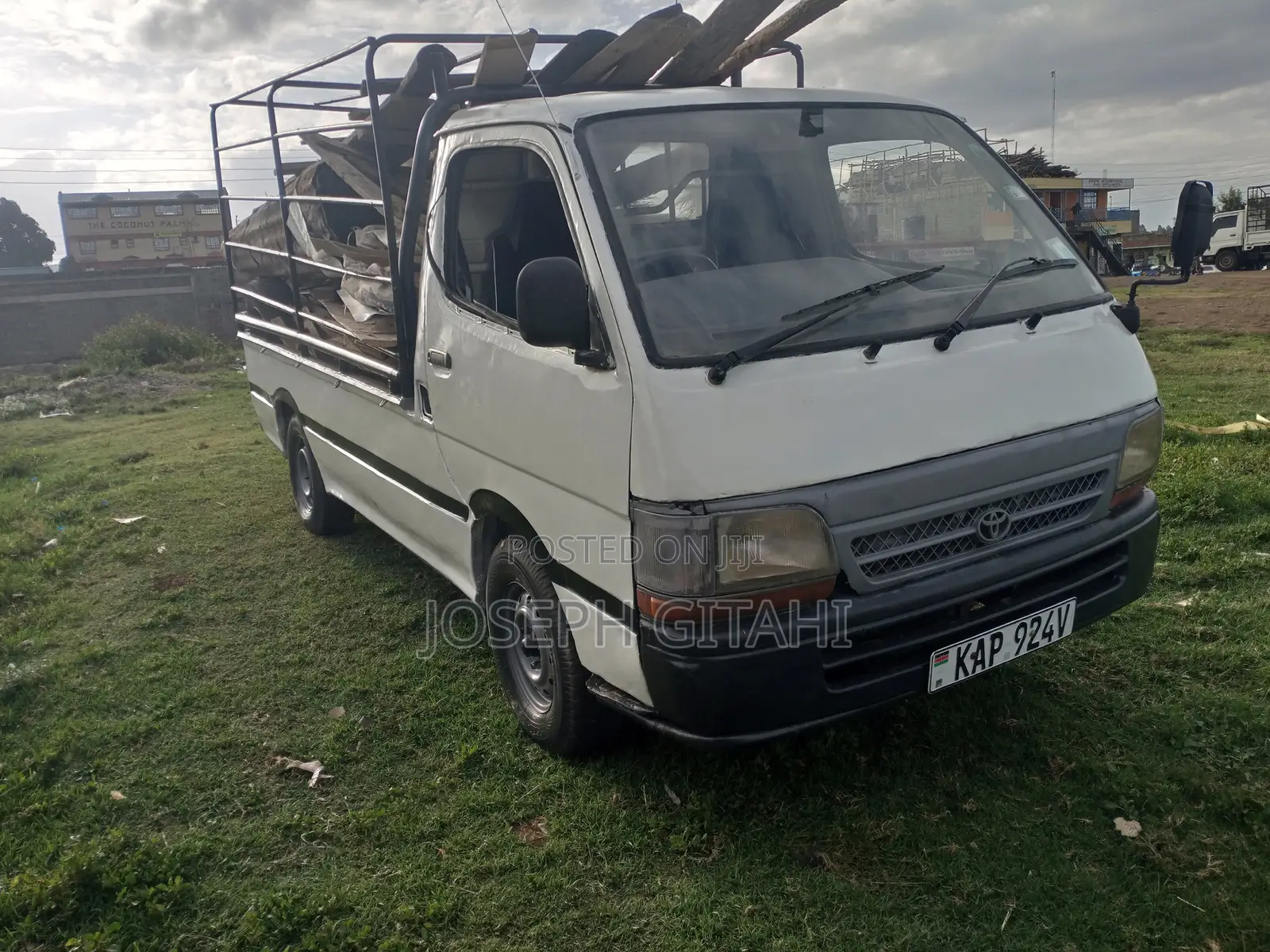 Toyota HiAce 2000 White