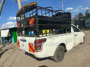 Mitsubishi L200 2012 White