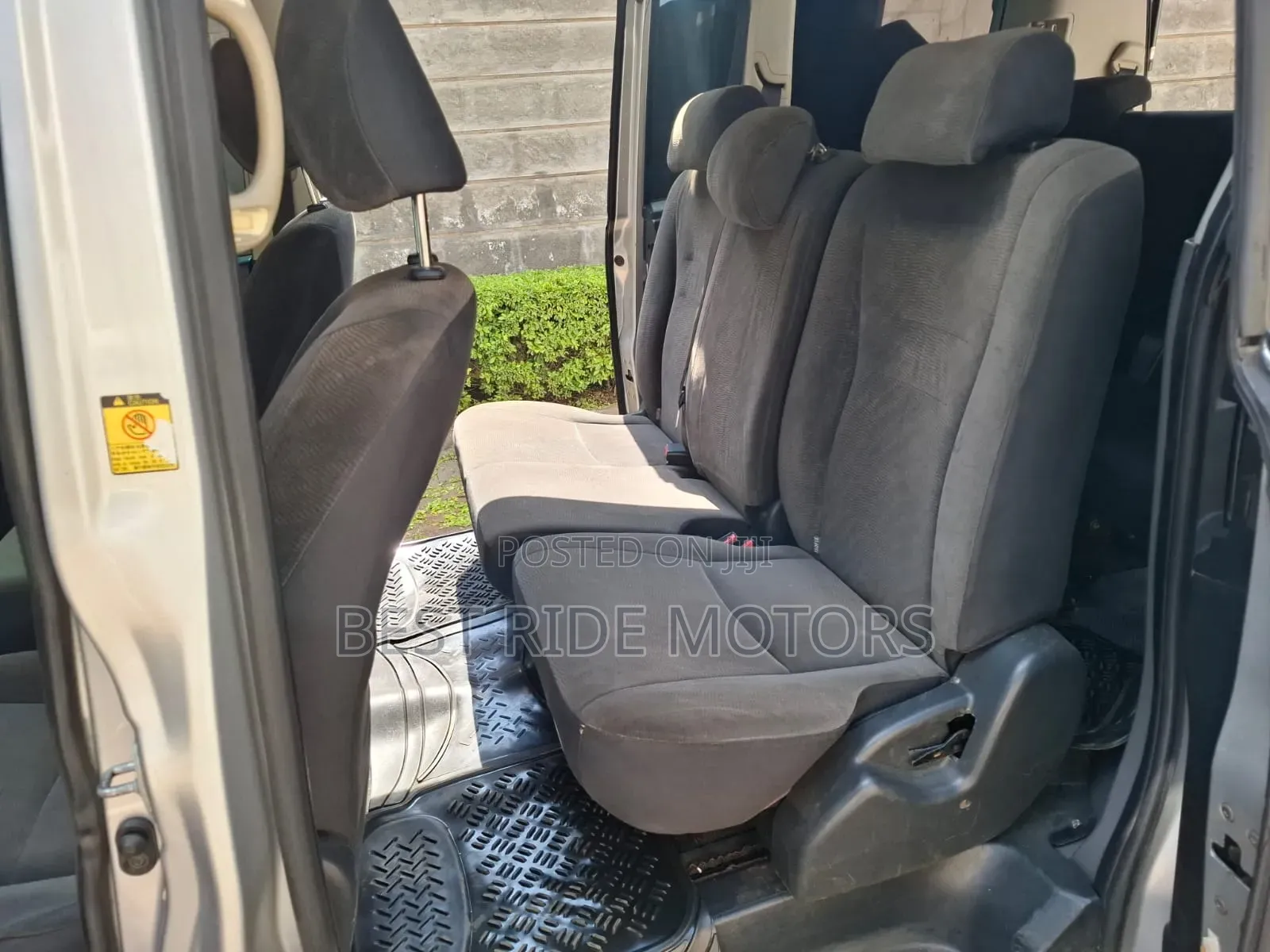 Toyota Noah 2.0 158hp FWD (8 Seater) 2013 Silver