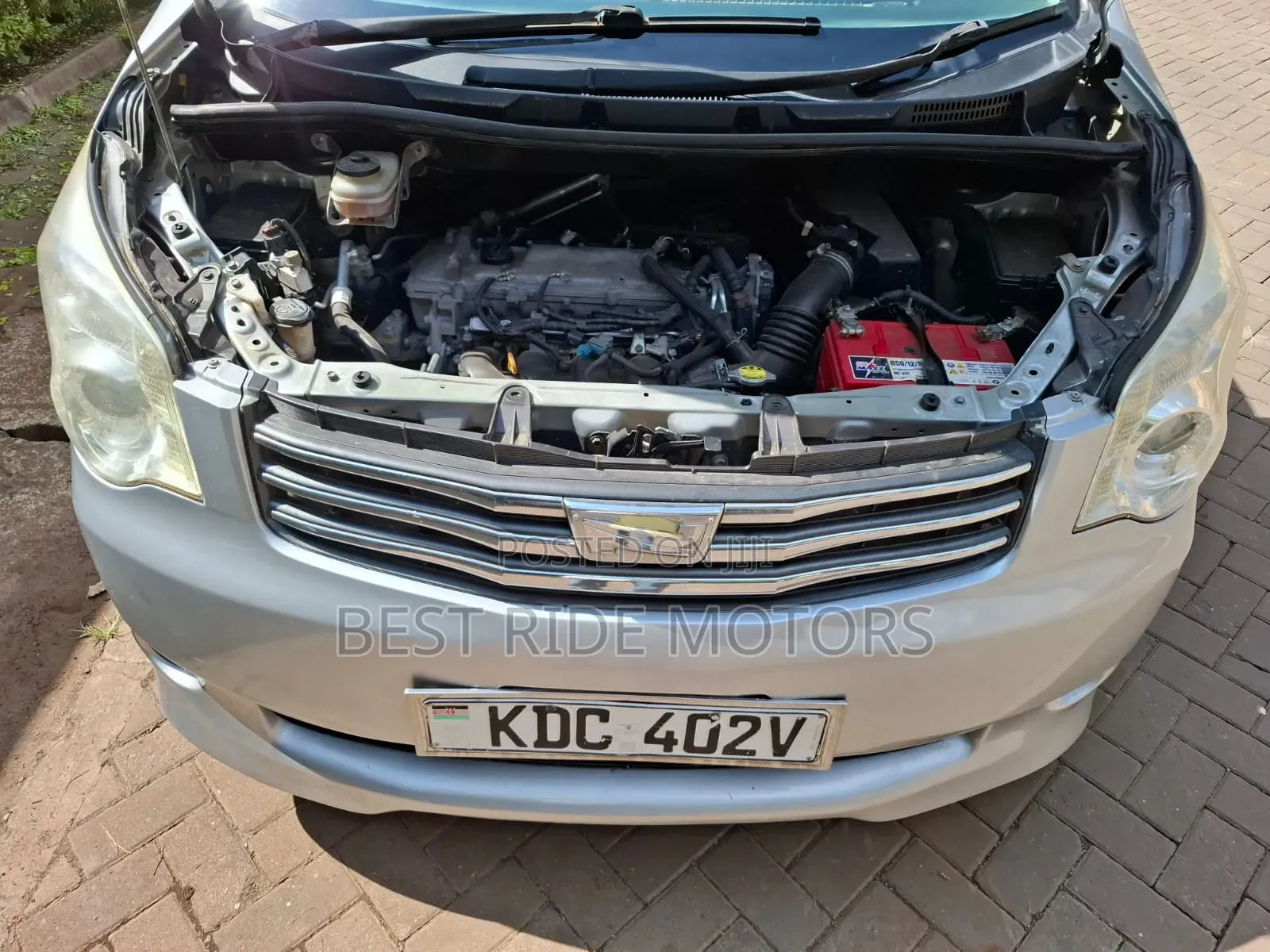 Toyota Noah 2.0 158hp FWD (8 Seater) 2013 Silver