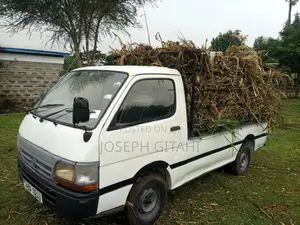 Toyota HiAce 2000 White