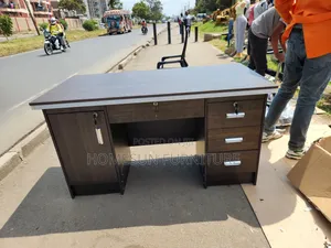 Modern Executive Office Desk With Lockable Drawers Cabinet – 1.4m
