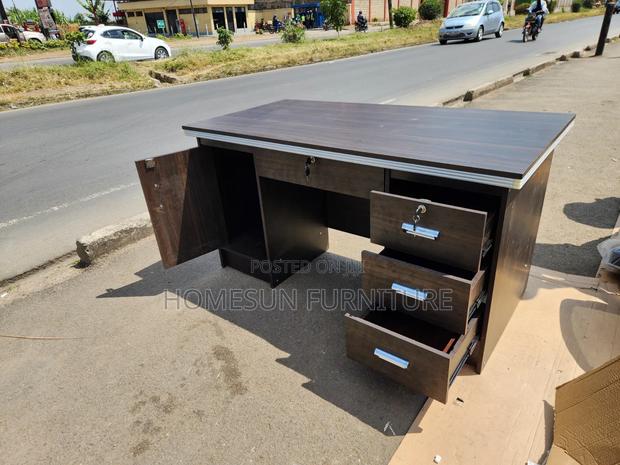 Executive Computer Desk With Lockable Storage - thumbnail 2