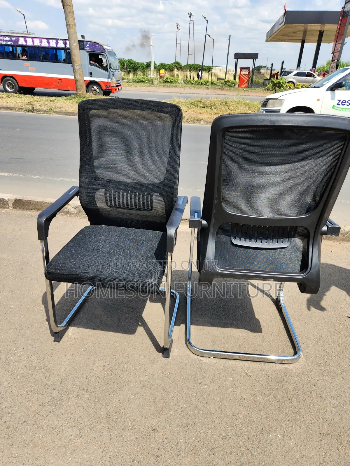 Ergonomic Mesh Visitor Office Chair With Chrome Cantilever Frame