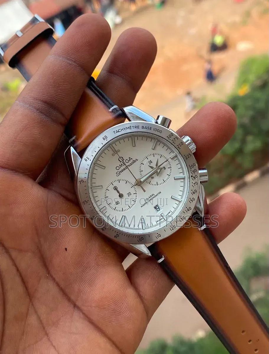 Offer! Omega Speedmaster Watch for Gents With Quality Leather Strap.