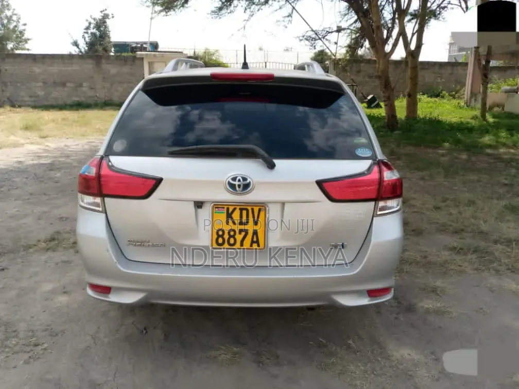 Toyota Corolla Fielder 2019 Silver