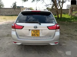 Toyota Corolla Fielder 2019 Silver