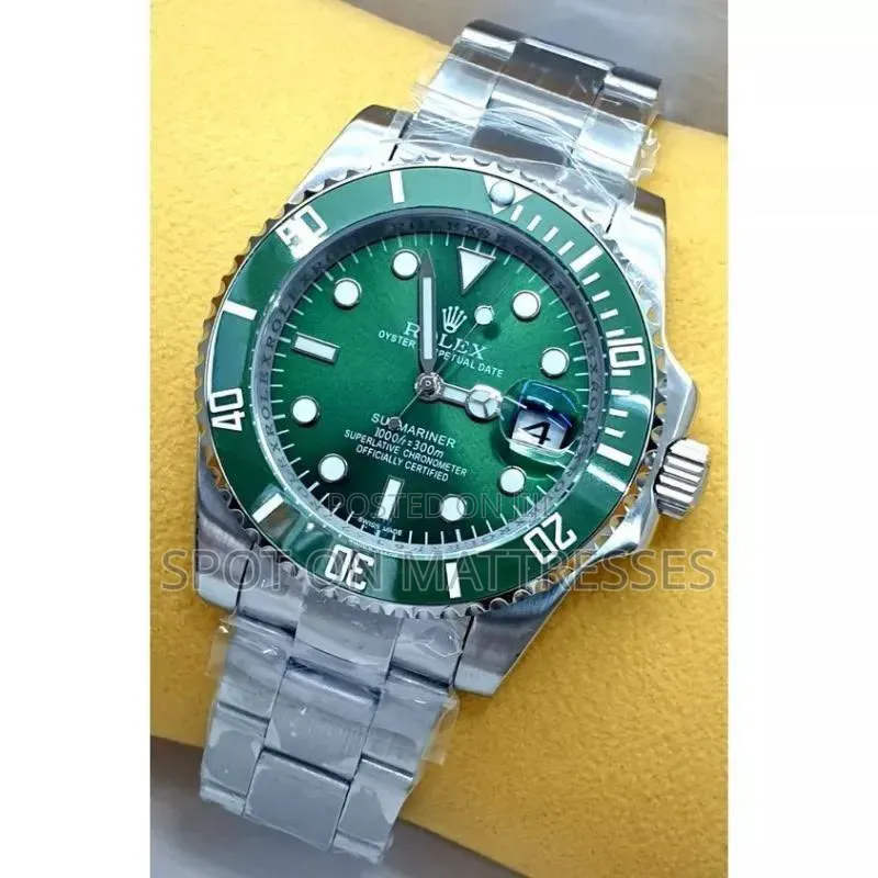 Rolex Submariner Automatic Watch for Gents. Up to 38hrs Power Reserve.