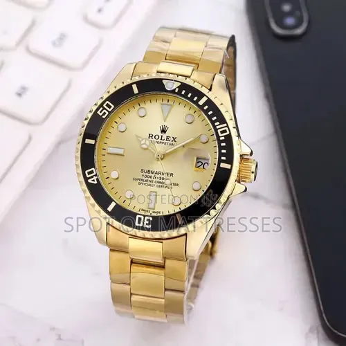 Rolex Submariner Automatic Watch for Gents. Up to 38hrs Power Reserve.
