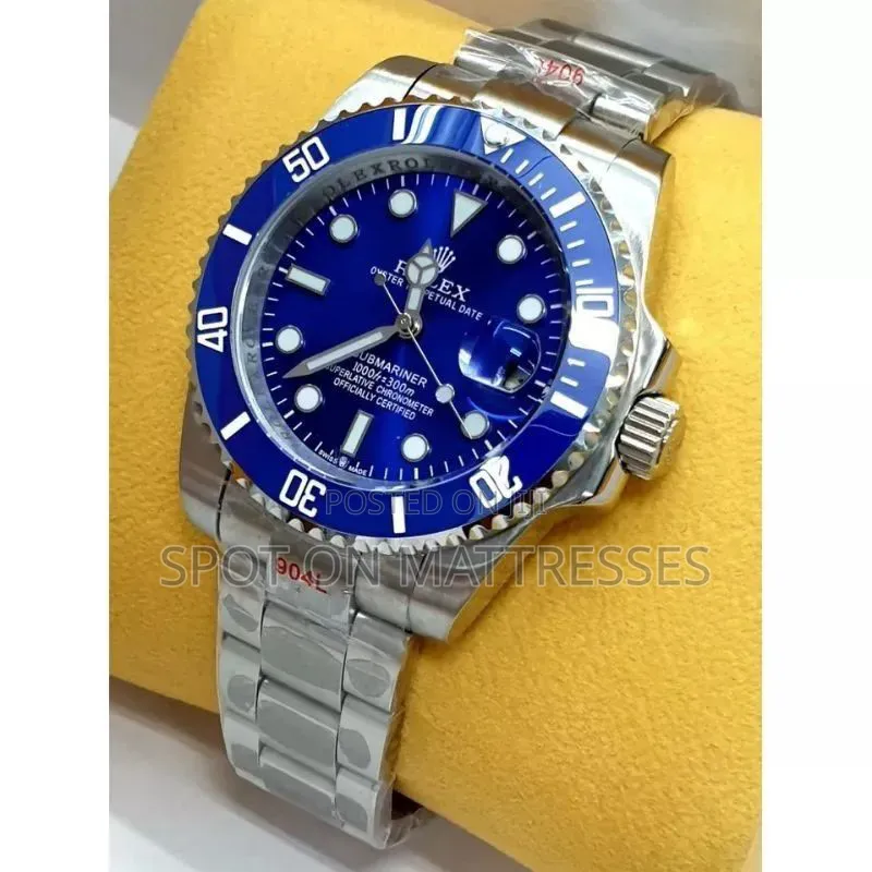 Rolex Submariner Automatic Watch for Gents. Up to 38hrs Power Reserve.