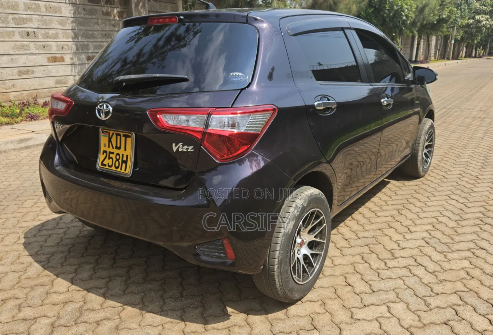 Toyota Vitz 2018 Burgundy