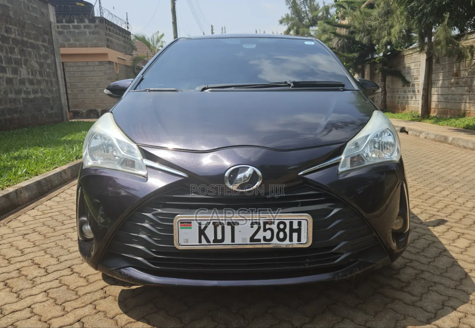 Toyota Vitz 2018 Burgundy