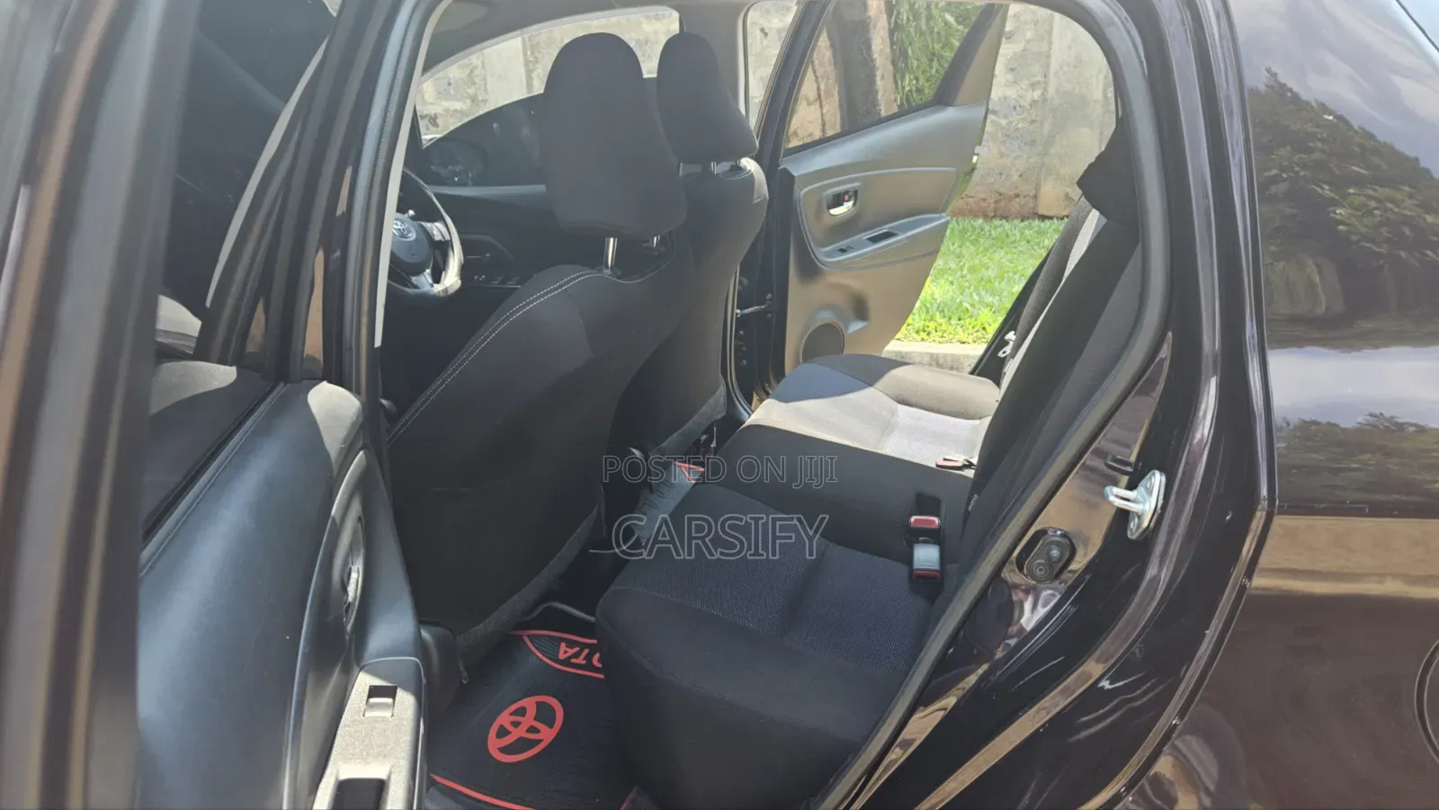 Toyota Vitz 2018 Burgundy