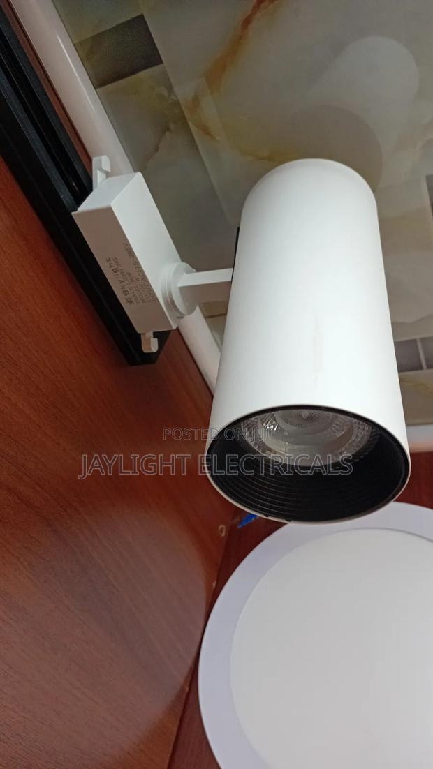 Cob Led Track Light Adjustable Beam Angle Spotlight for Clothing Store - main view