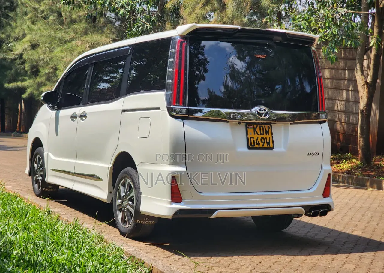 Toyota Noah 2018 White