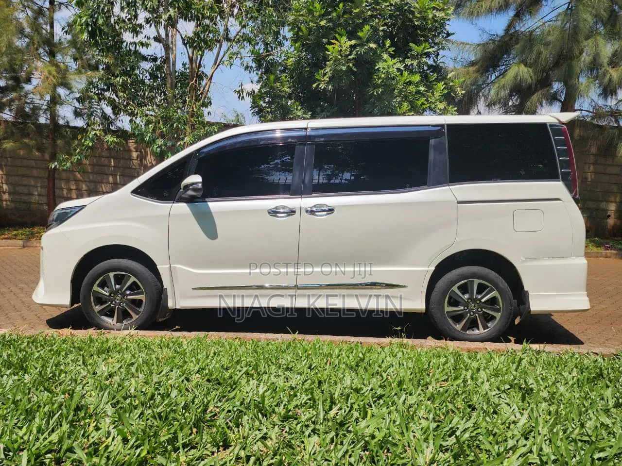 Toyota Noah 2018 White