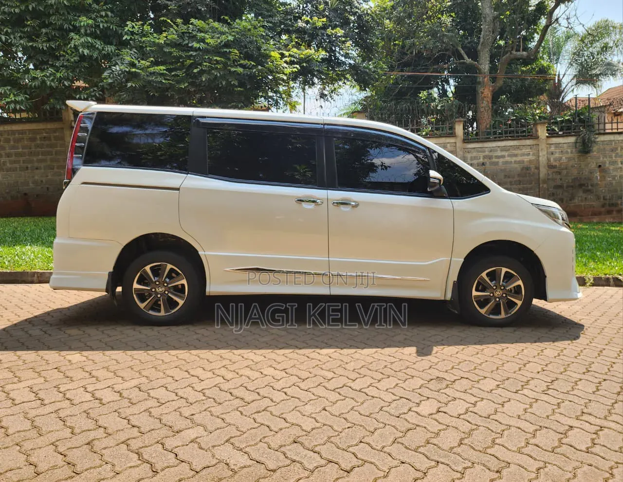 Toyota Noah 2018 White