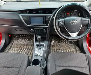 Toyota Auris 2013 Red