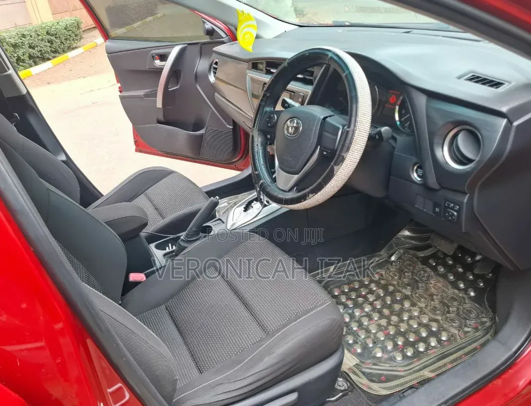 Toyota Auris 2013 Red
