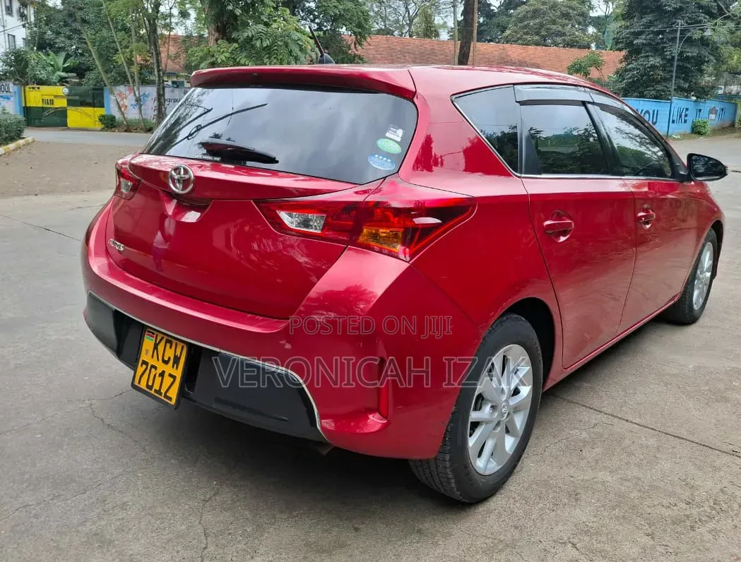 Toyota Auris 2013 Red