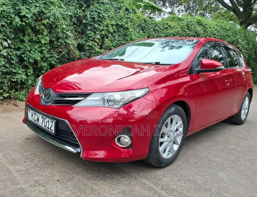Toyota Auris 2013 Red