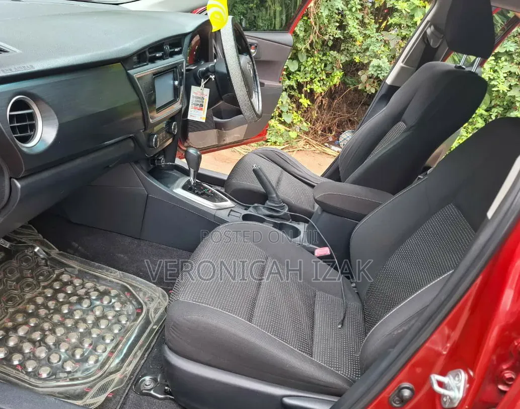 Toyota Auris 2013 Red
