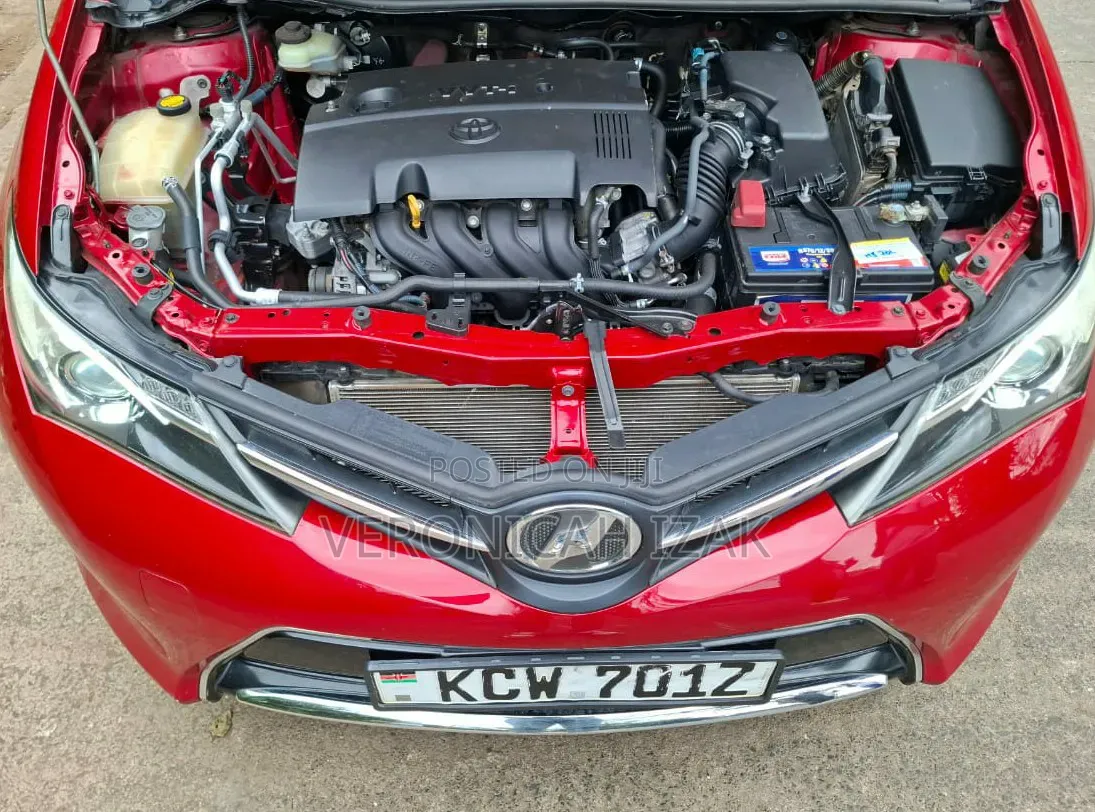 Toyota Auris 2013 Red