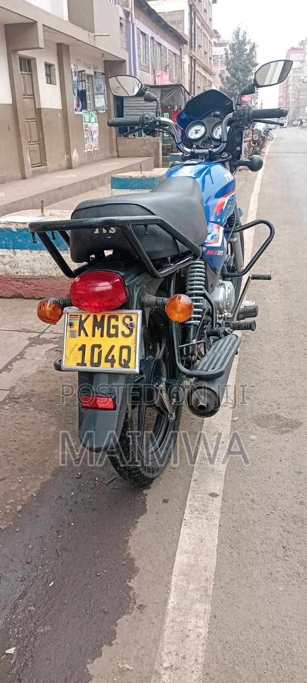 New TVS HLX 125 2025 Blue