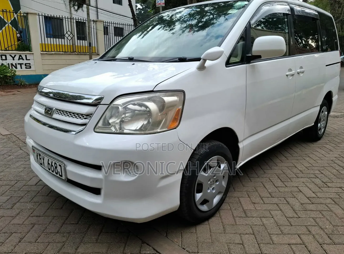 Toyota Noah 2006 White