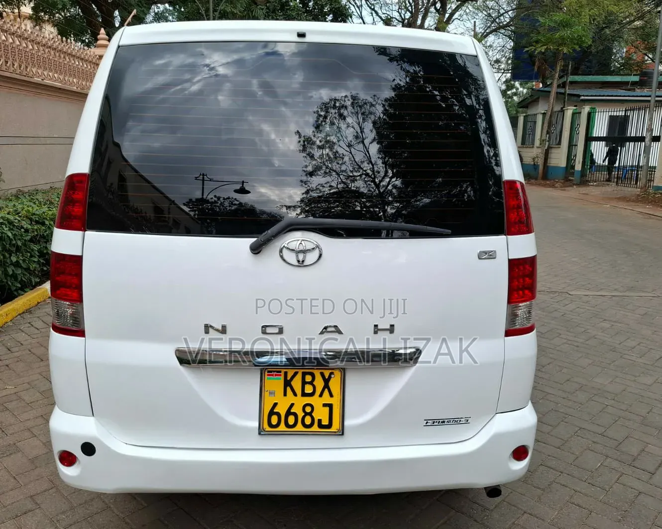 Toyota Noah 2006 White