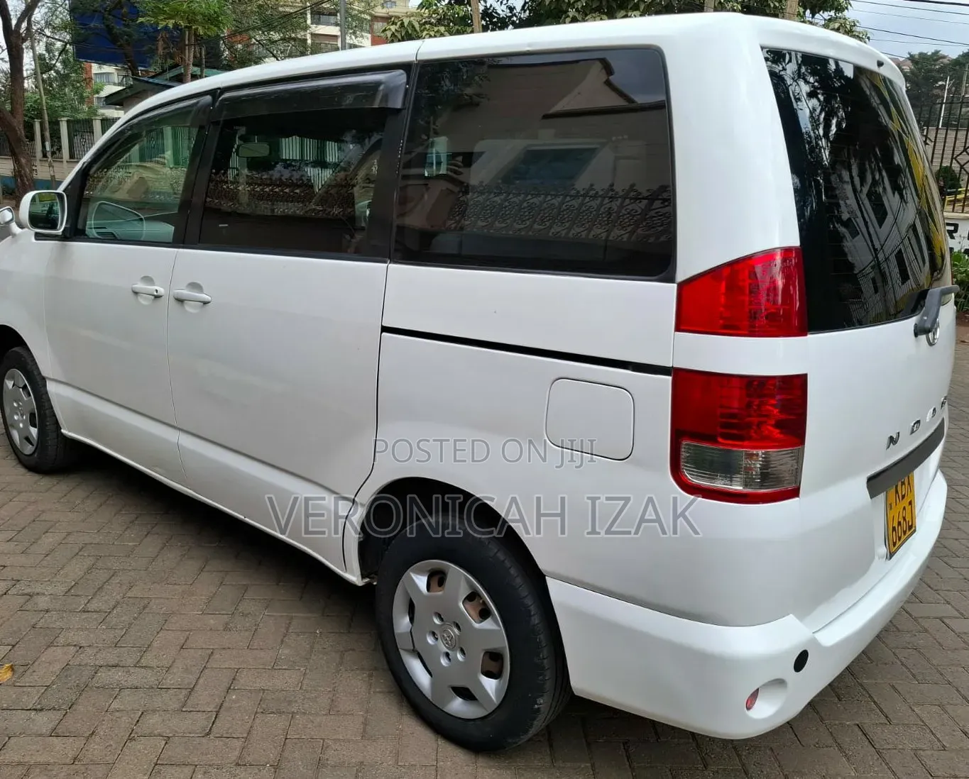 Toyota Noah 2006 White