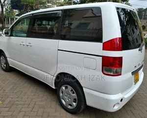 Toyota Noah 2006 White