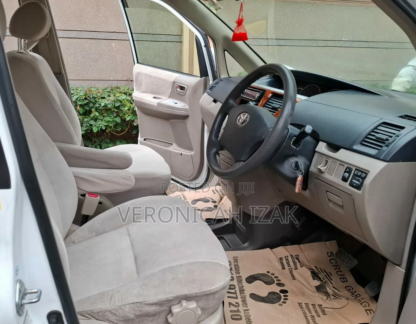 Toyota Noah 2006 White