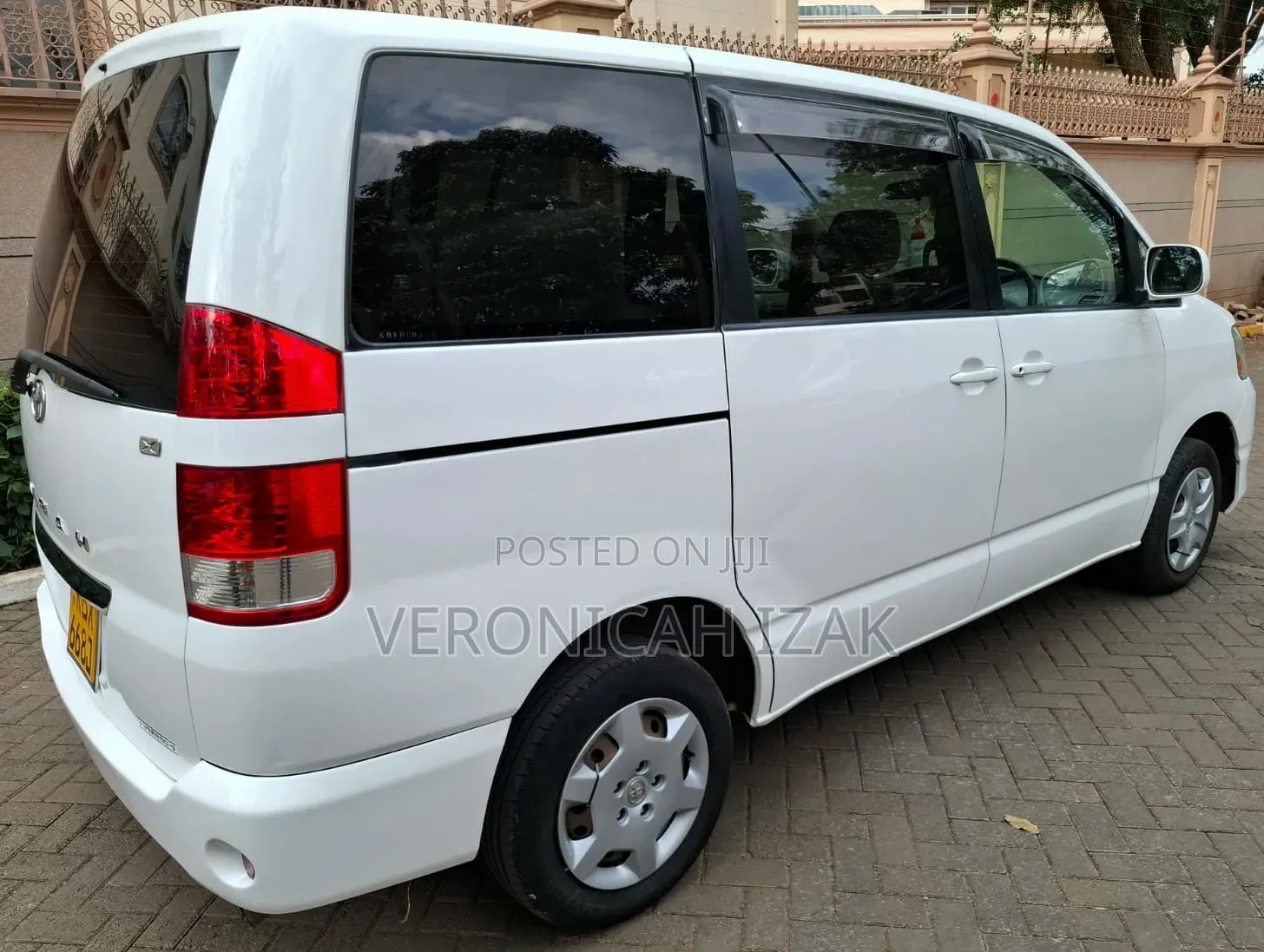 Toyota Noah 2006 White