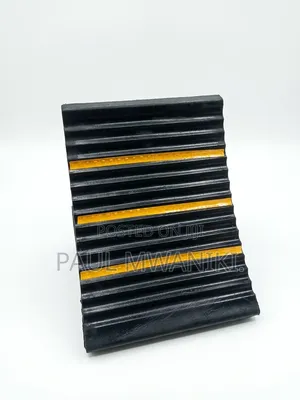 Heavy Duty Rubber Wheel Chock / Wheel Stopper For Trucks Trailers