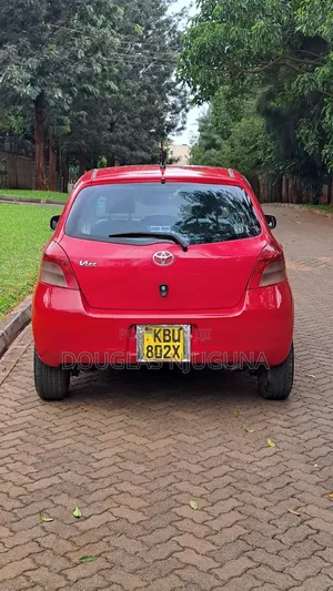 Toyota Vitz 2005 Red