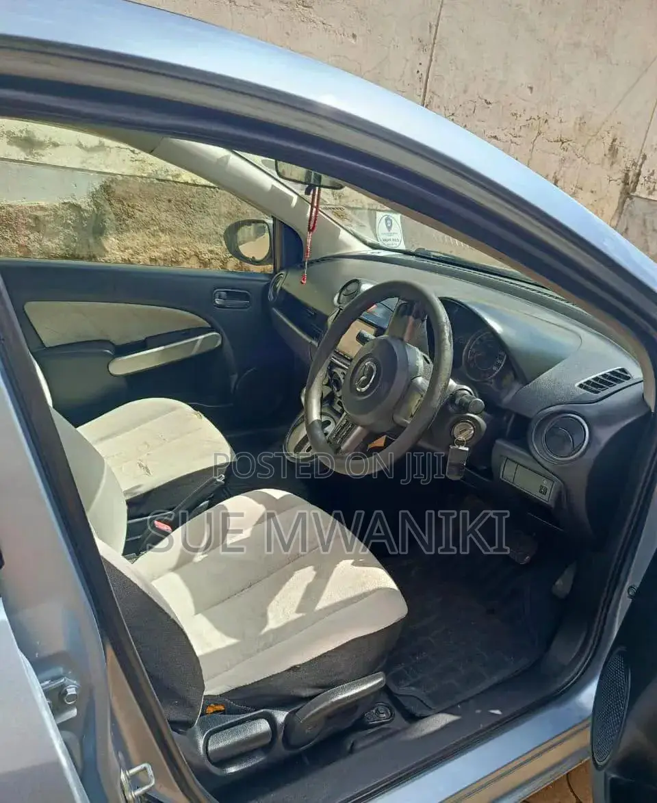 Mazda Demio 2012 Silver