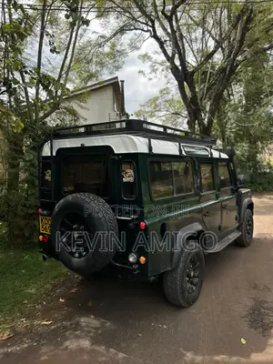 Land Rover Defender Puma 110 2.4 TD 2010 Green