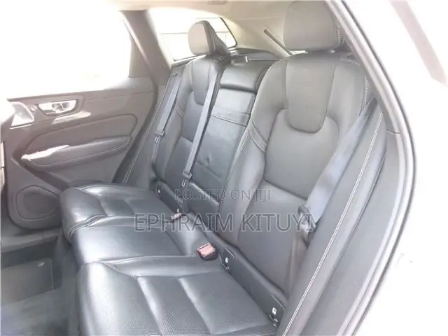 Volvo XC60 2019 Silver
