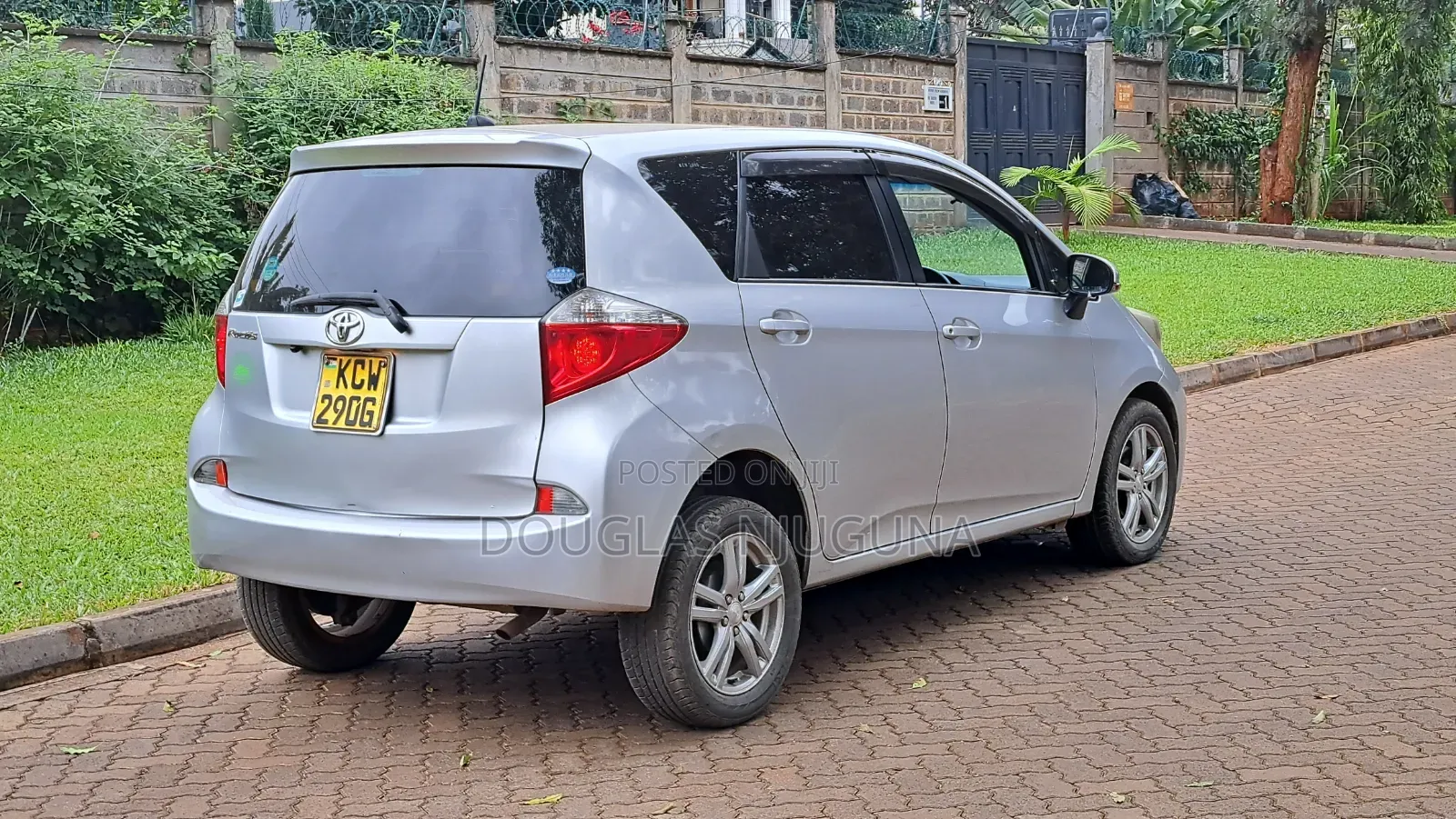 Toyota Ractis 2013 Silver