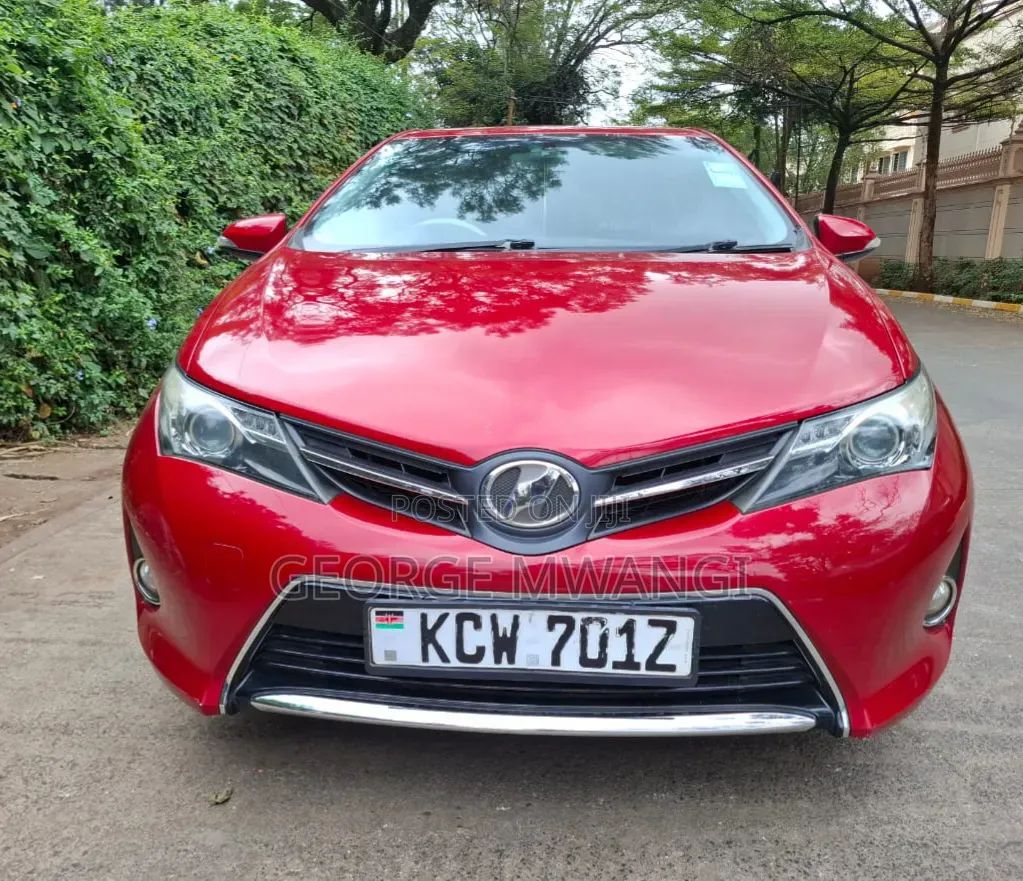 Toyota Auris 2013 Red