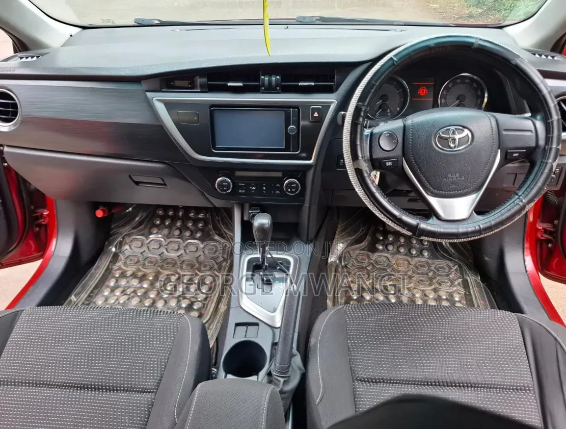 Toyota Auris 2013 Red
