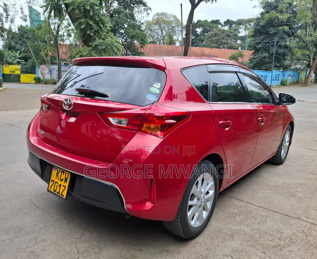 Toyota Auris 2013 Red