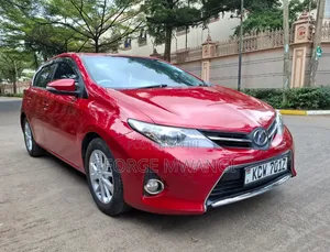 Toyota Auris 2013 Red