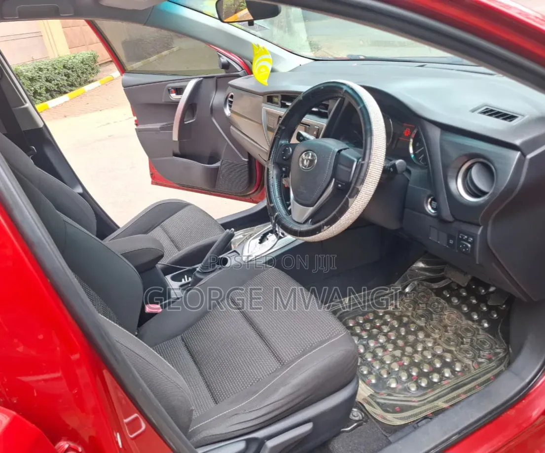 Toyota Auris 2013 Red